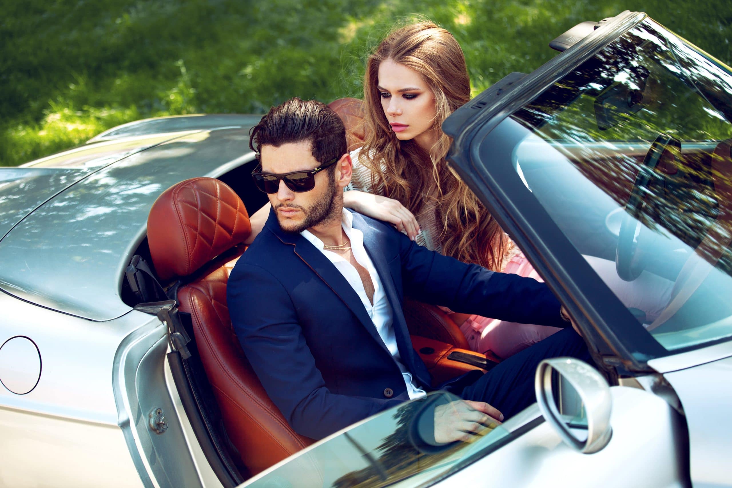 sexy-couple-in-the-car-luxury-life